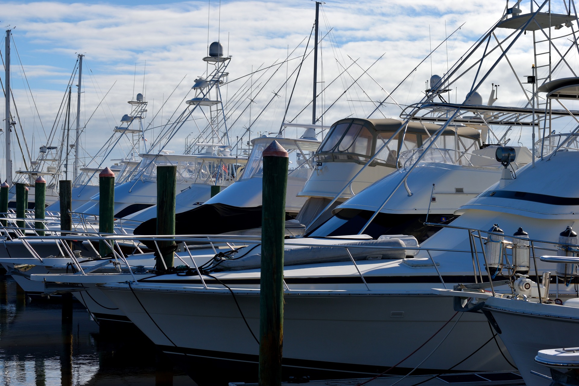 boat-marina-2891376_1920